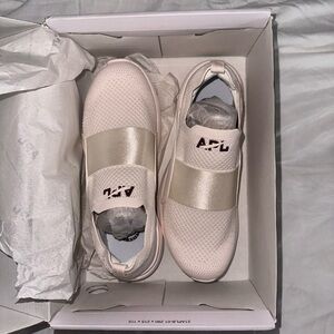Brand New APL Techloom Bliss All White Size 7.5